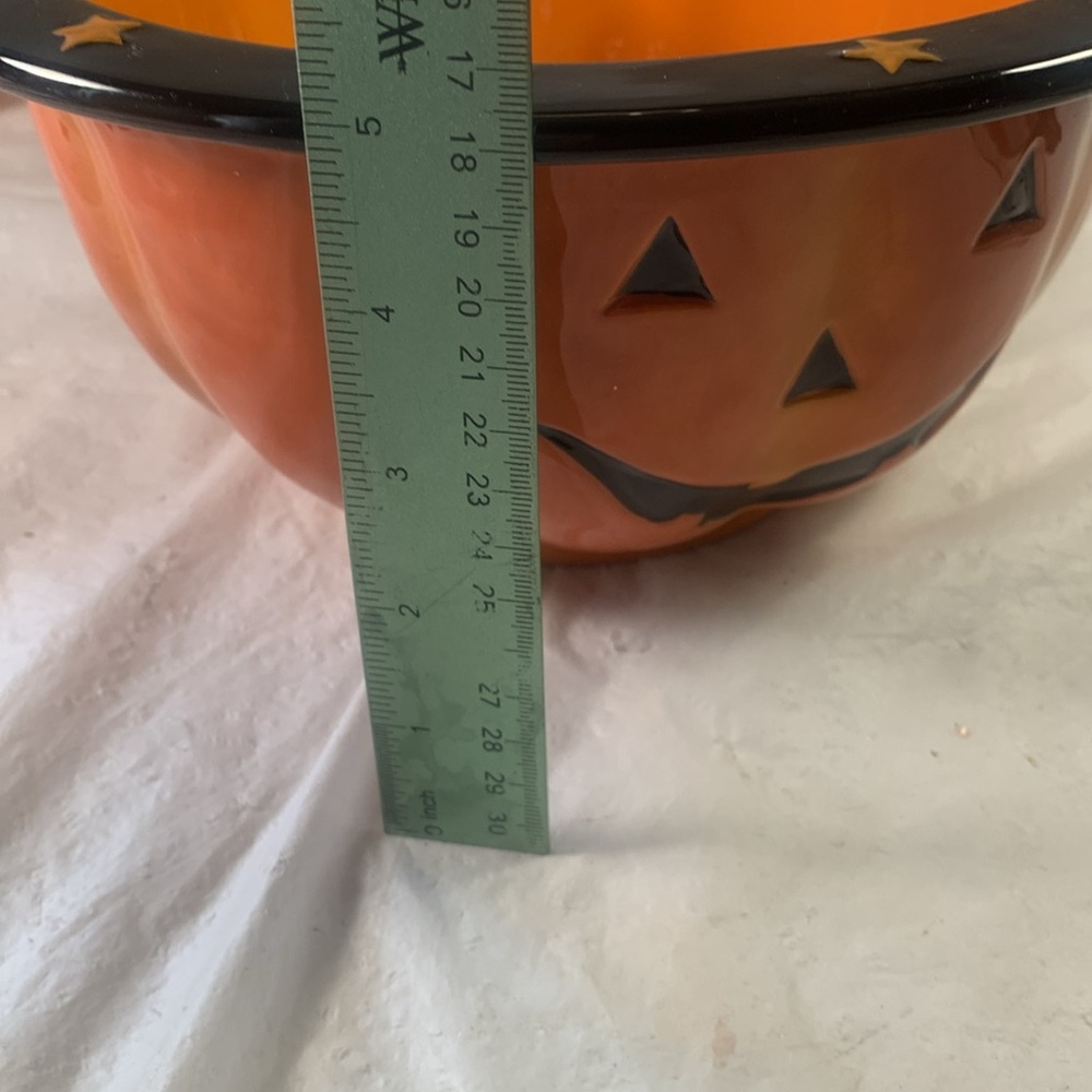 Halloween Grommet 10” Ceramic Jack O Lantern Serving Bowl - Picture 5 of 6